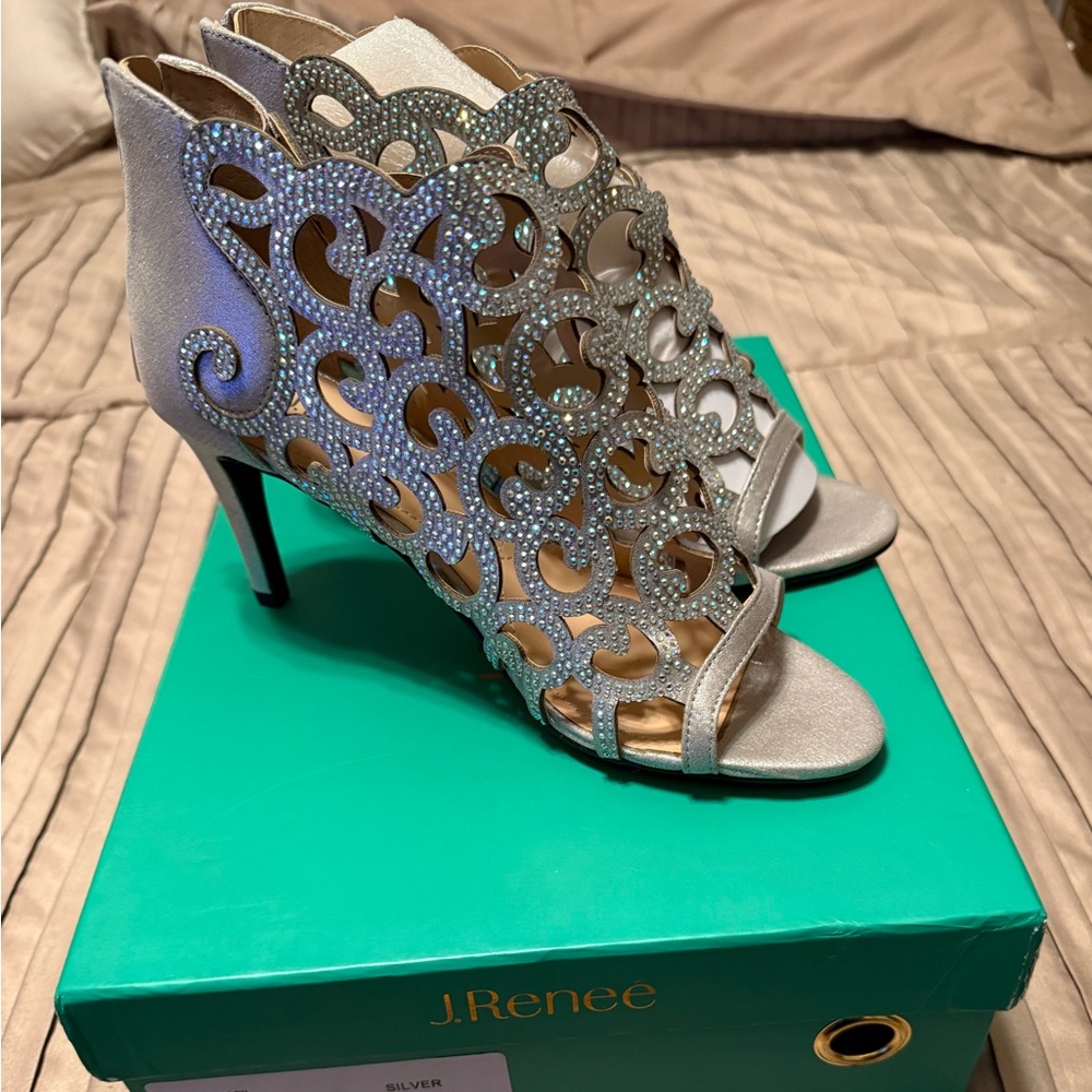 J.Renee Silver Cutout Heels 8.5 NWT